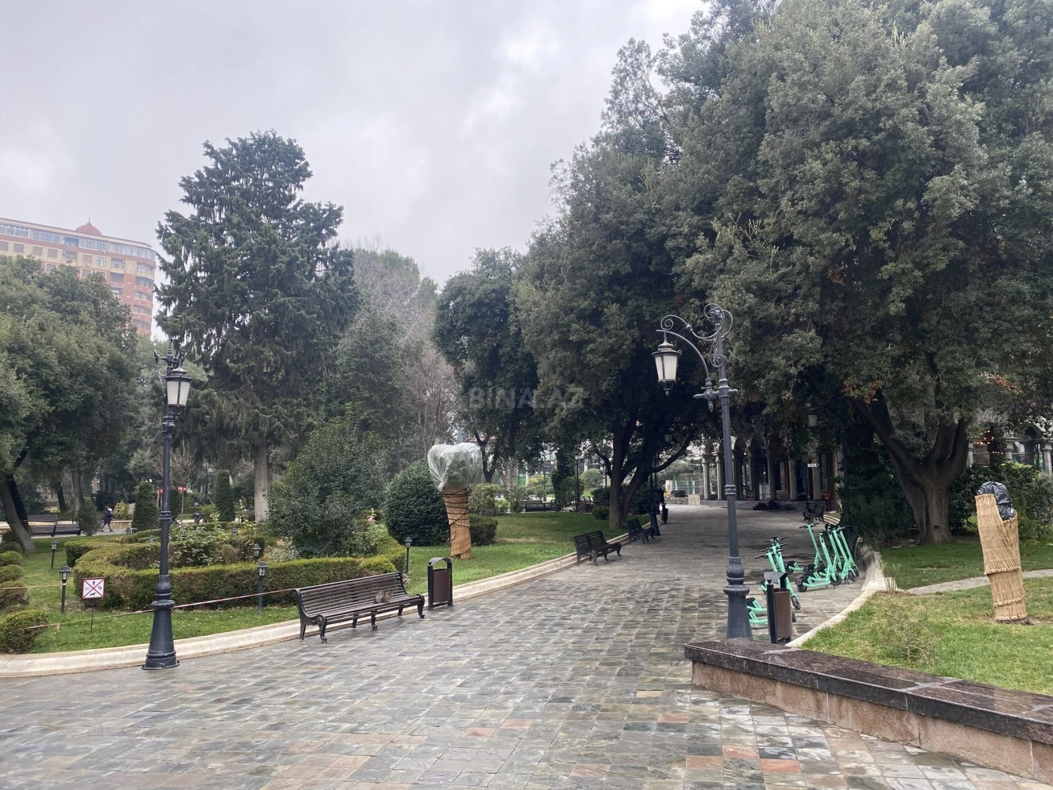 Satılır 4 otaqlı mənzil 195 m²