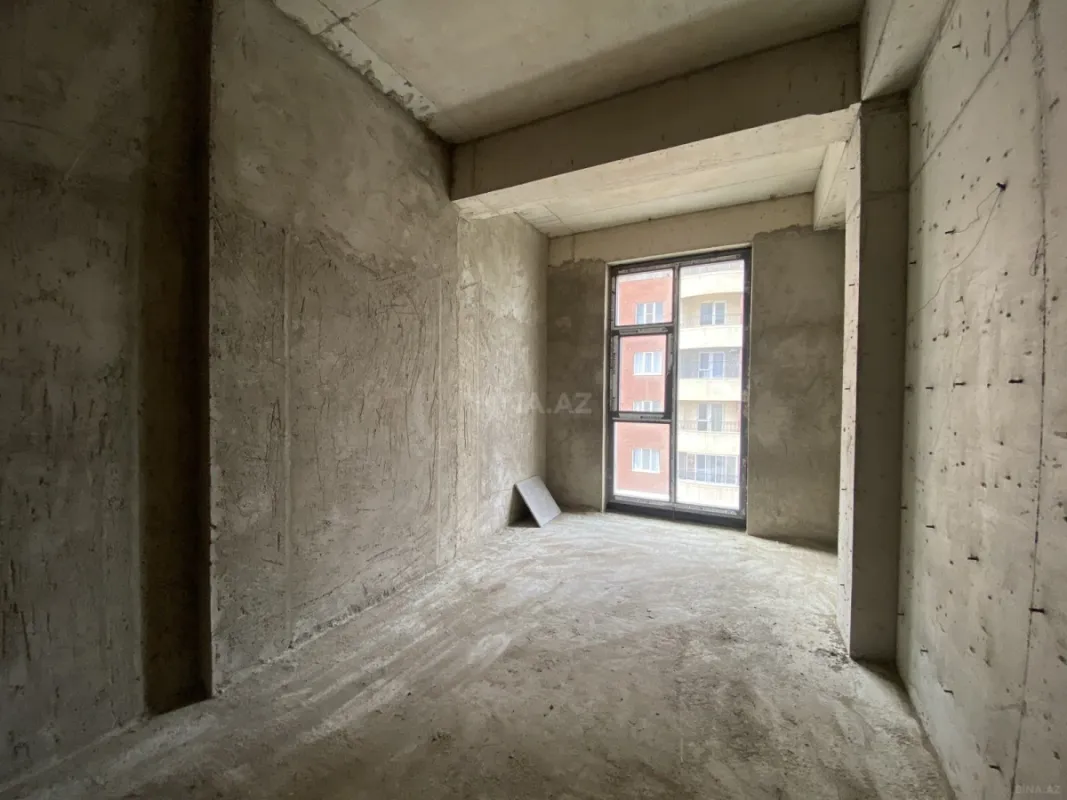 Satılır 4 otaqlı mənzil 195 m²