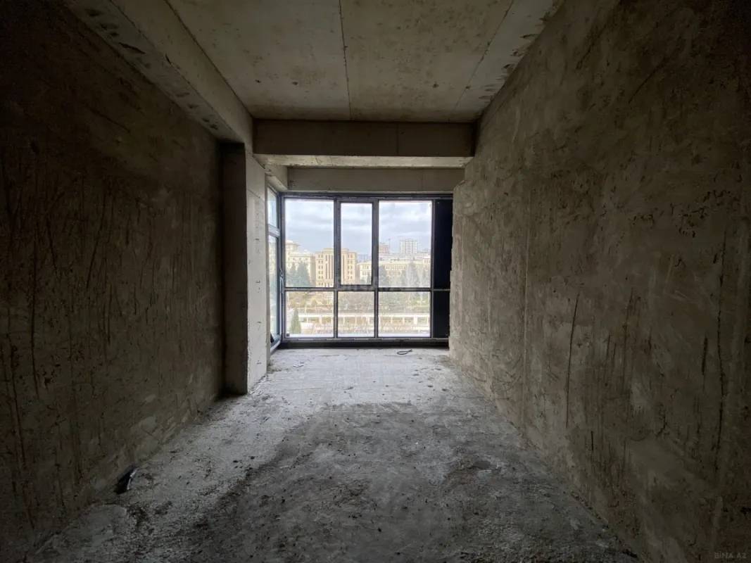 Satılır 4 otaqlı mənzil 195 m²