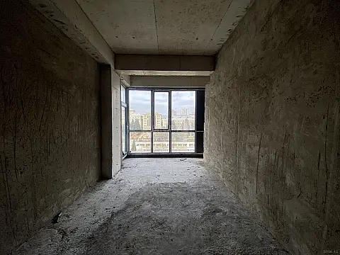 Satılır 4 otaqlı mənzil 195 m²