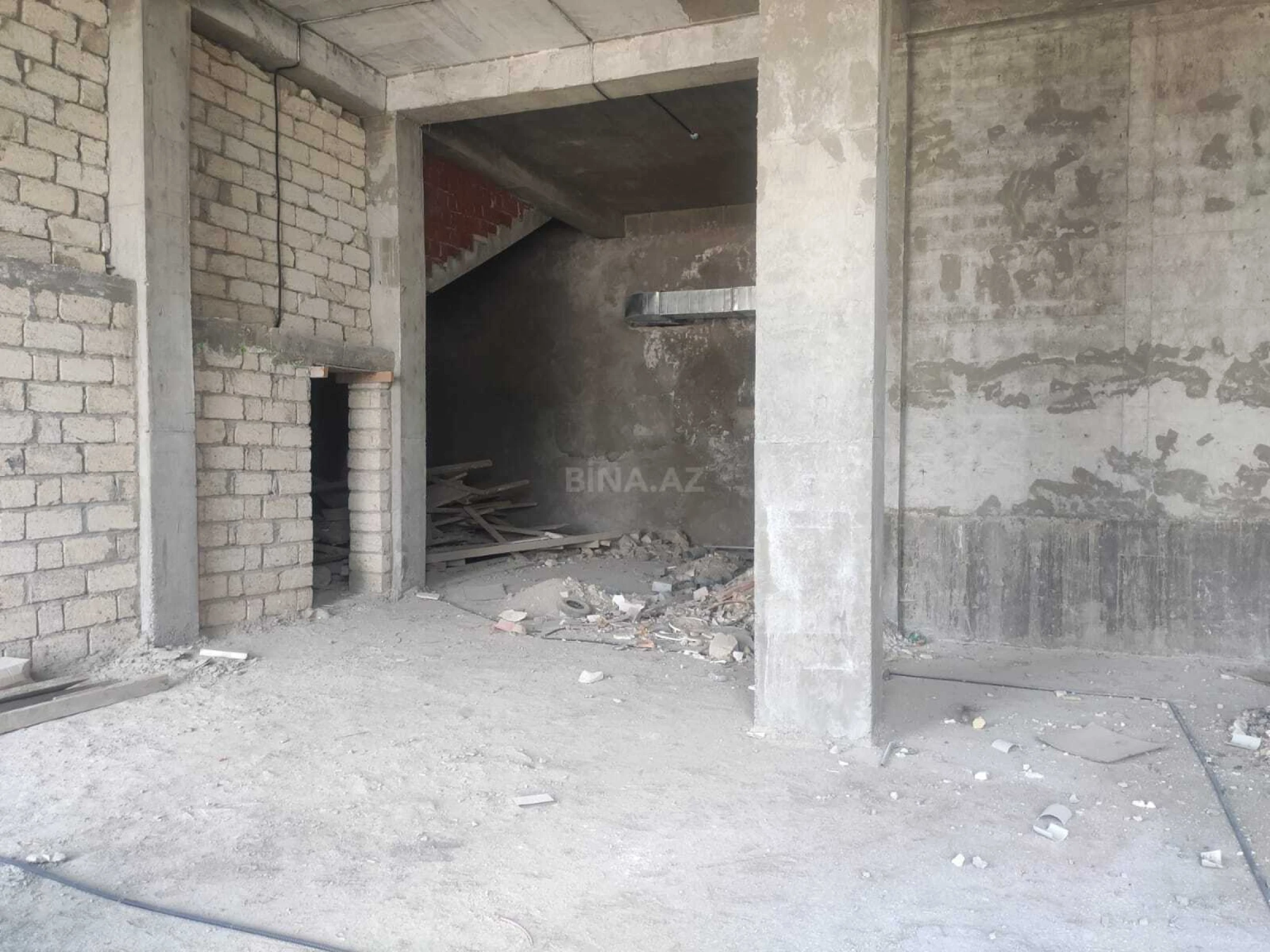 Satılır obyekt 104 m²