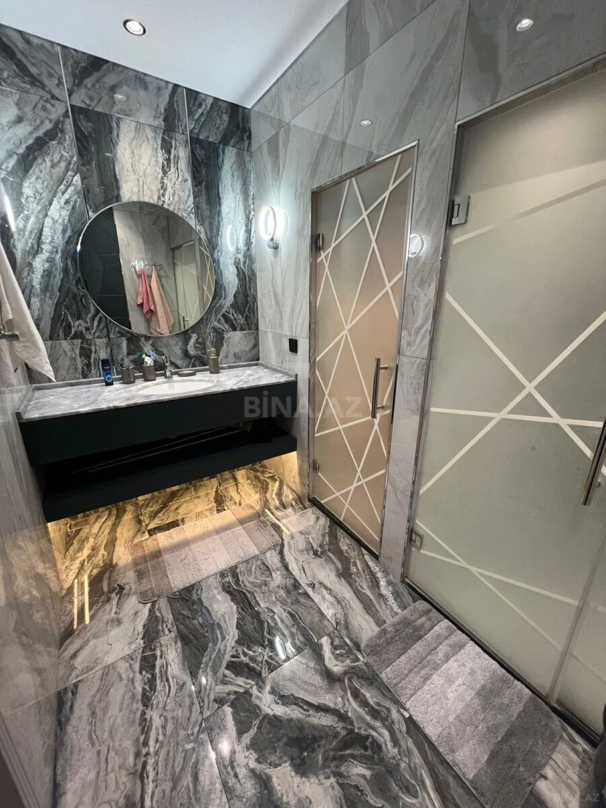 Kirayə verilir 2 otaqlı mənzil 90 m²