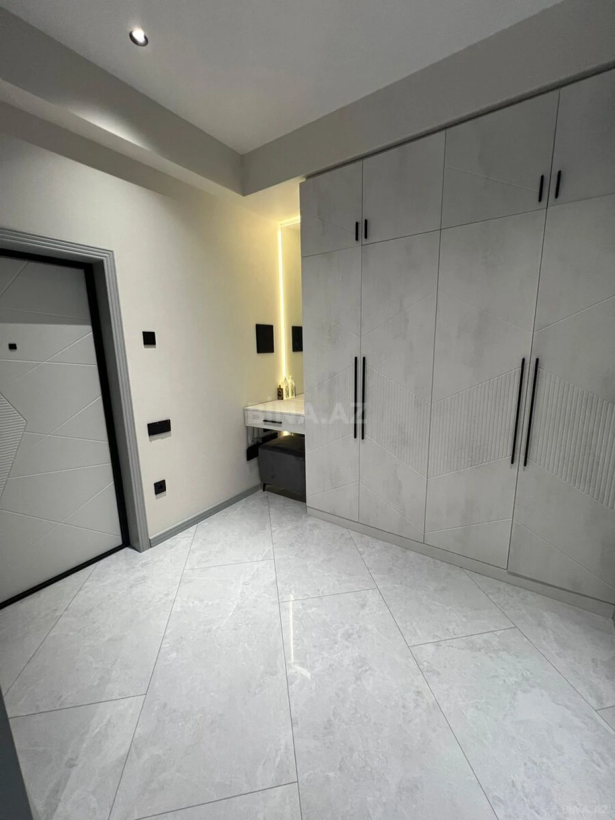 Kirayə verilir 2 otaqlı mənzil 90 m²