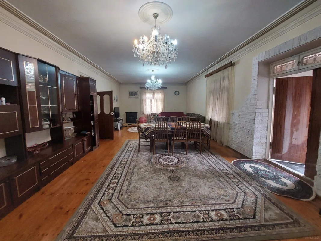 Satılır 9 otaqlı həyət evi 400 m²