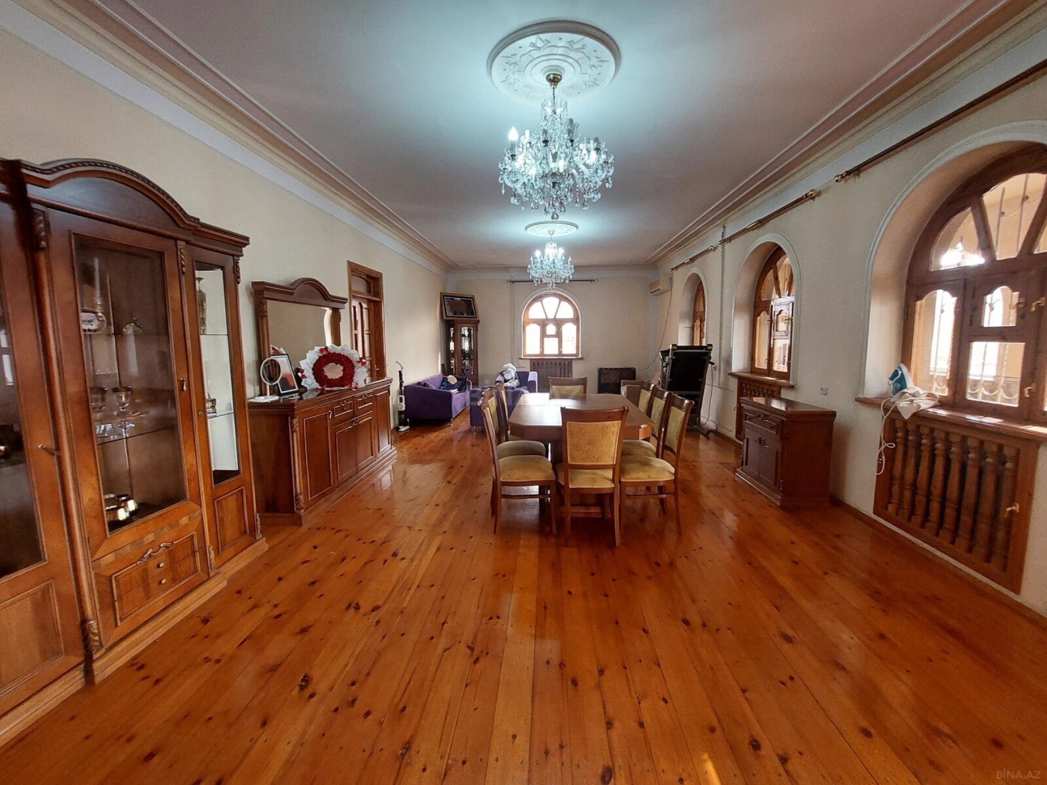 Satılır 9 otaqlı həyət evi 400 m²