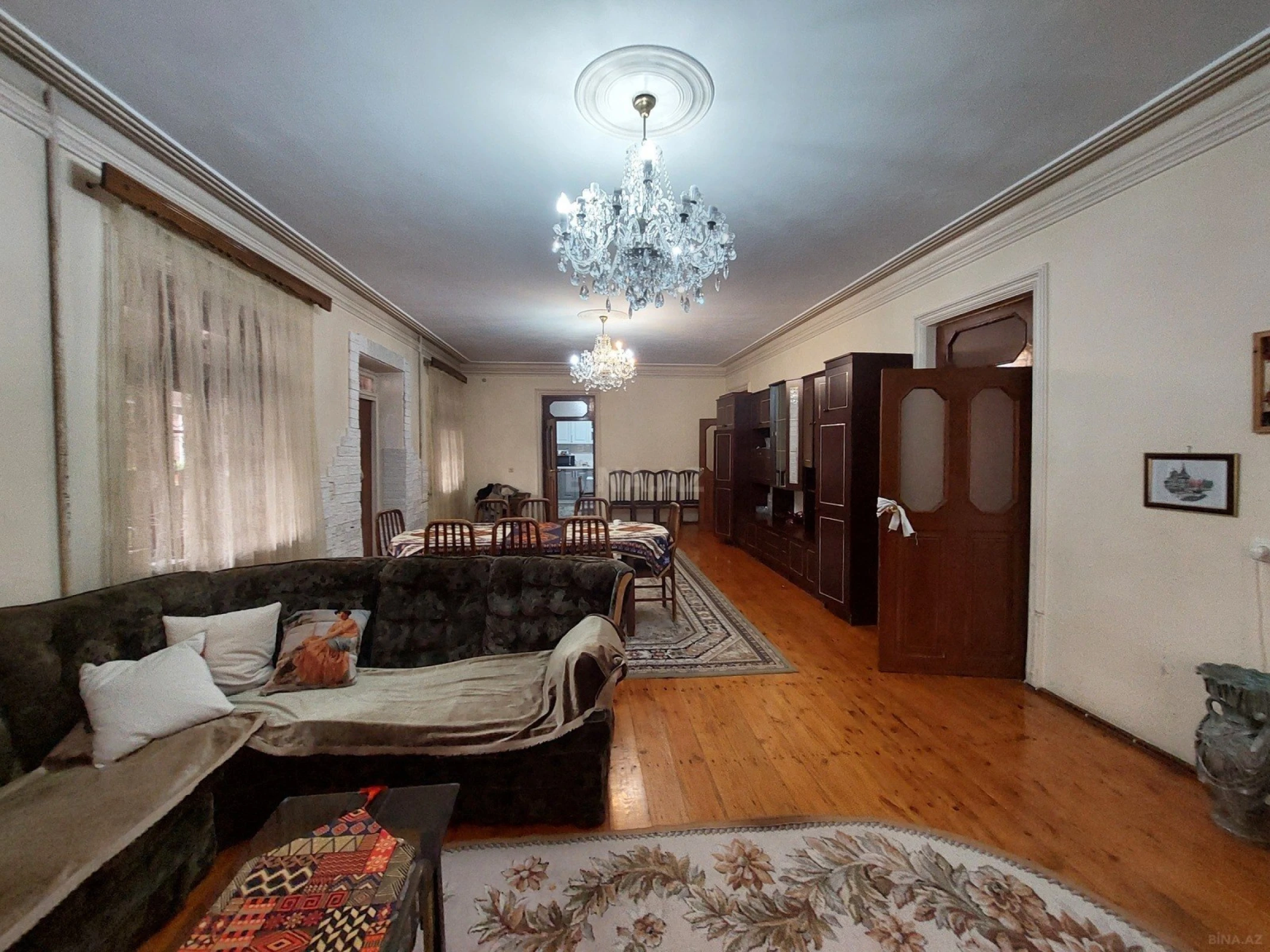 Satılır 9 otaqlı həyət evi 400 m²