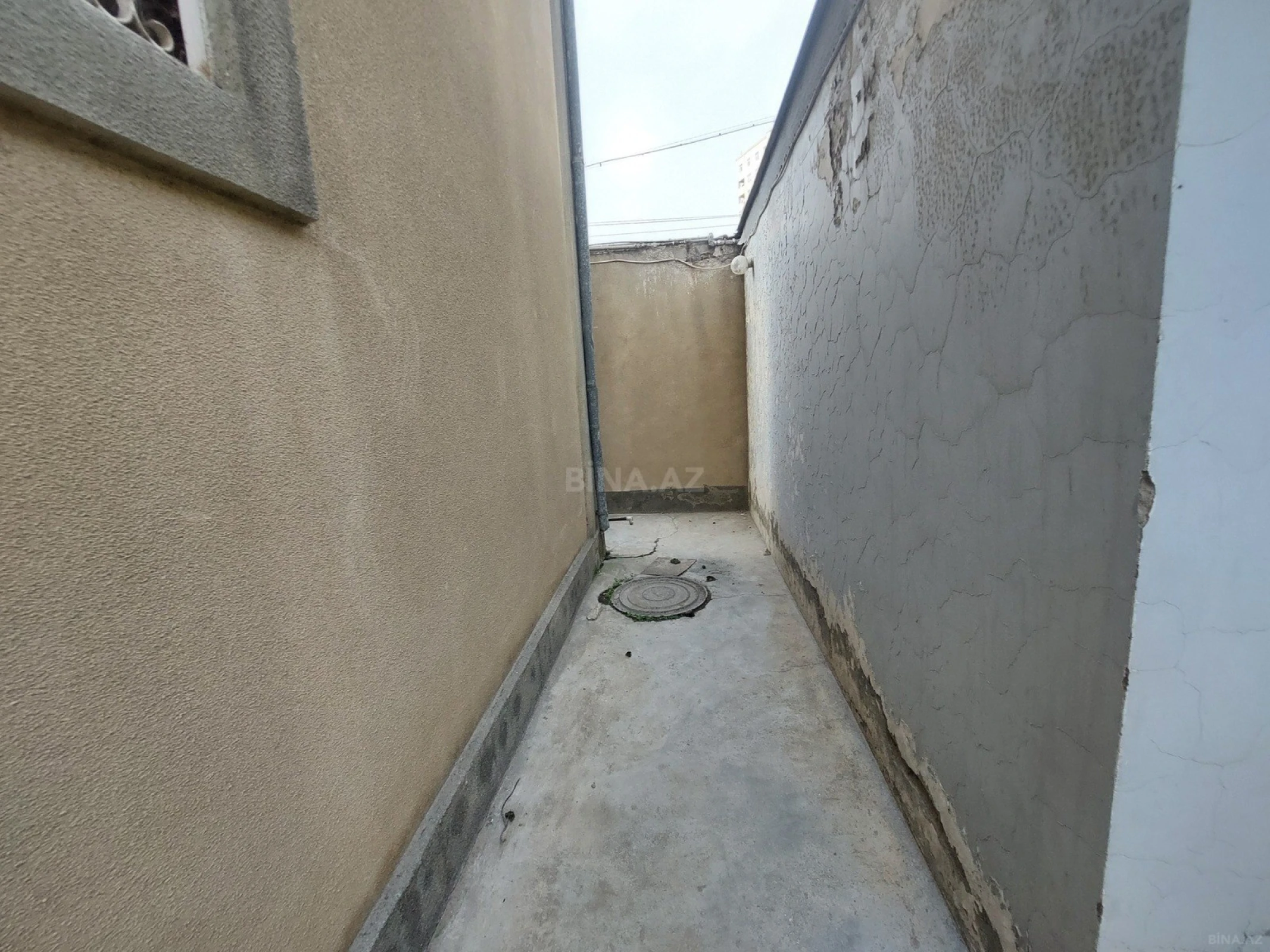 Satılır 9 otaqlı həyət evi 400 m²