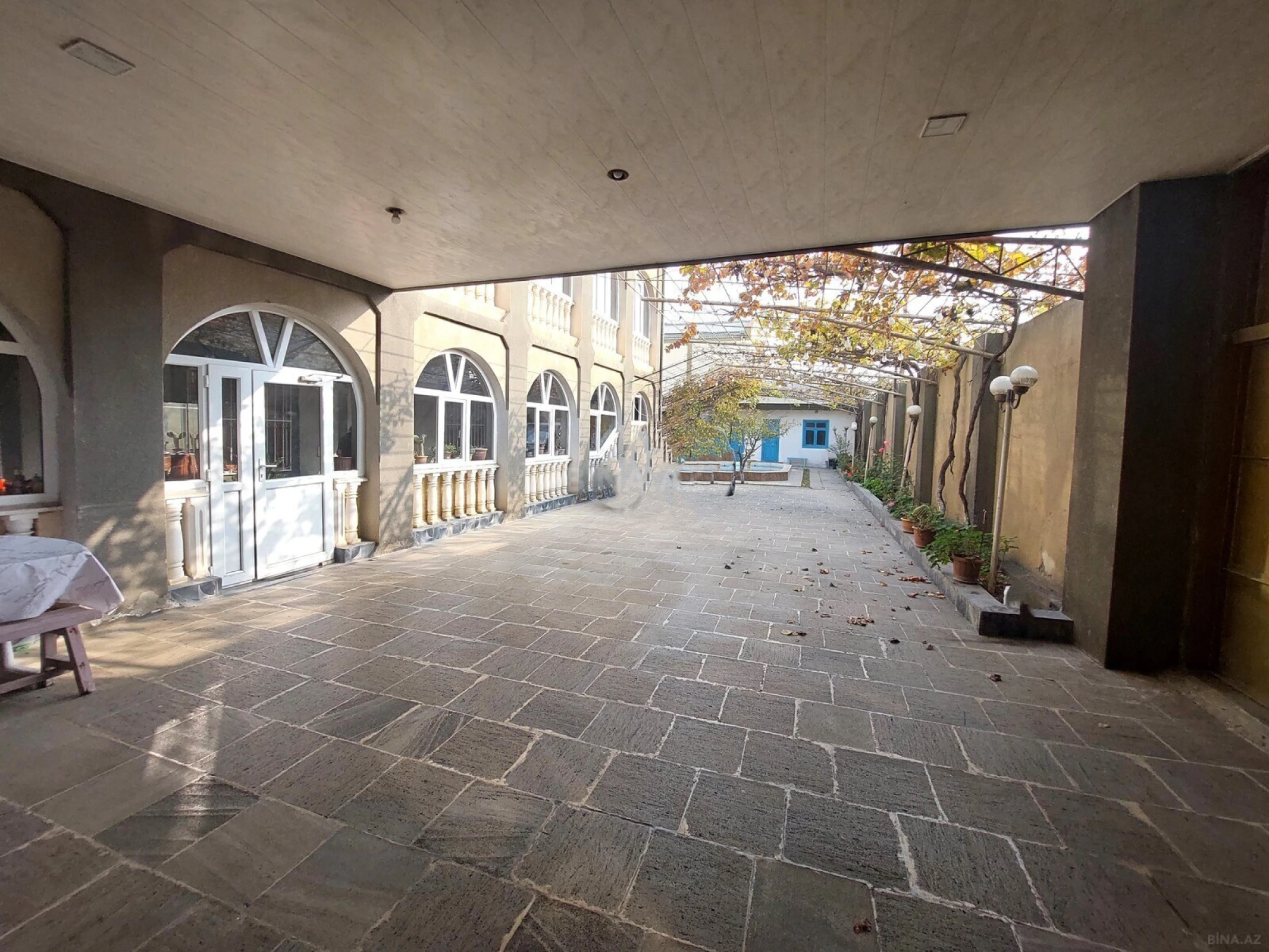 Satılır 9 otaqlı həyət evi 400 m²