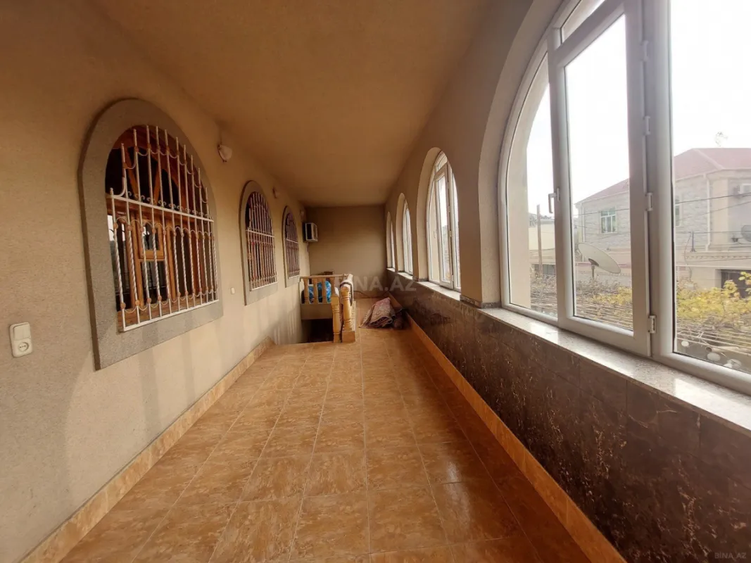 Satılır 9 otaqlı həyət evi 400 m²