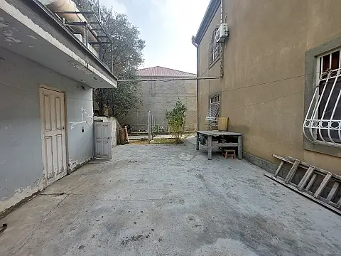 Satılır 9 otaqlı həyət evi 400 m²