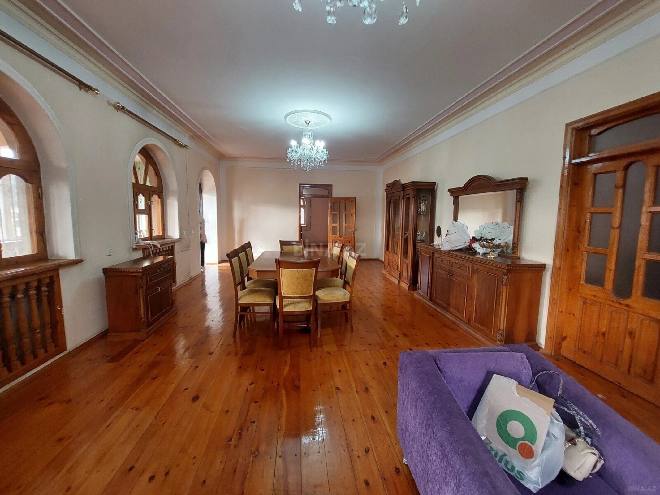 Satılır 9 otaqlı həyət evi 400 m²