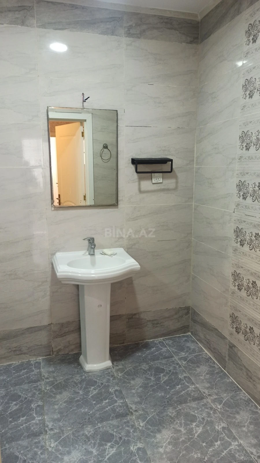 Kirayə verilir 3 otaqlı mənzil 109 m²
