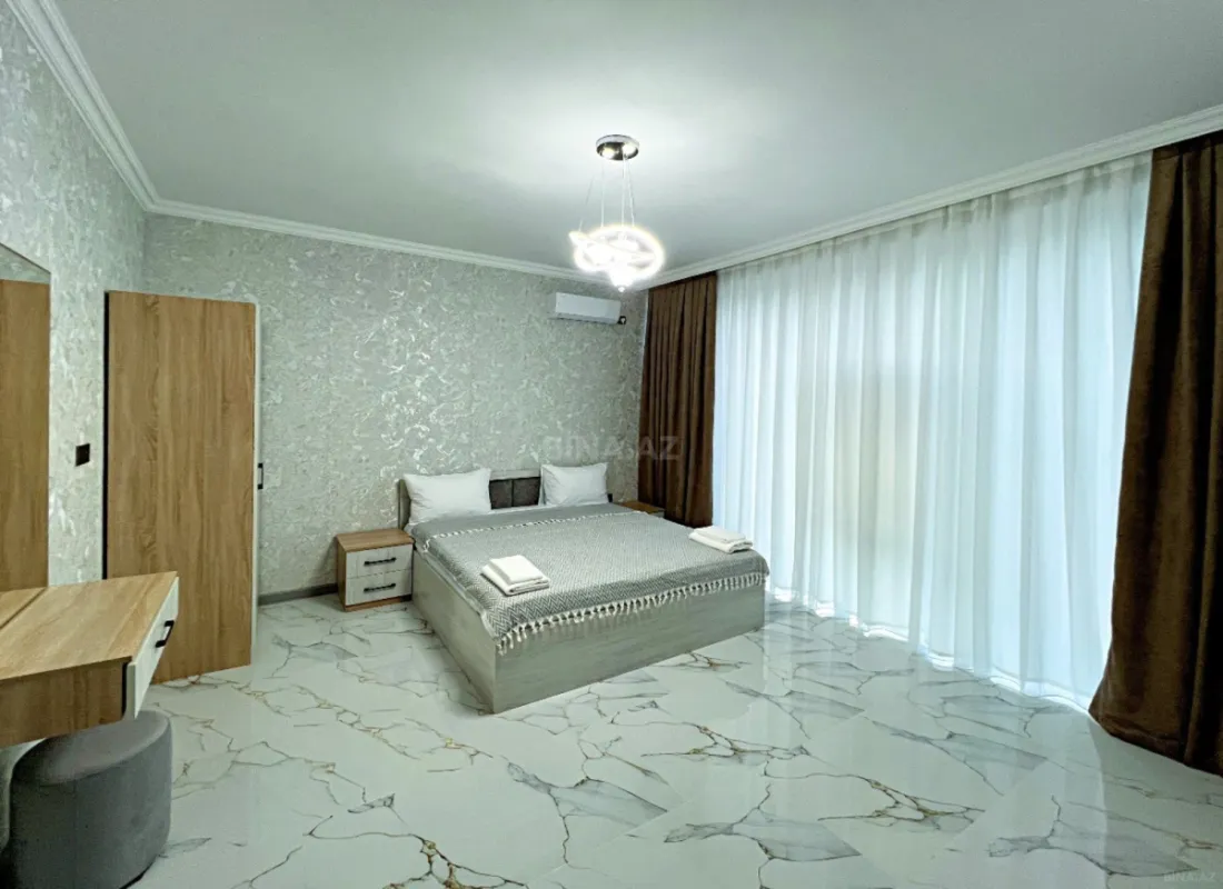 Kirayə verilir 6 otaqlı həyət evi 308 m²