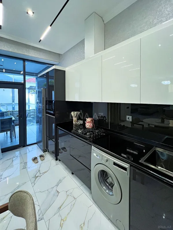 Kirayə verilir 6 otaqlı həyət evi 308 m²