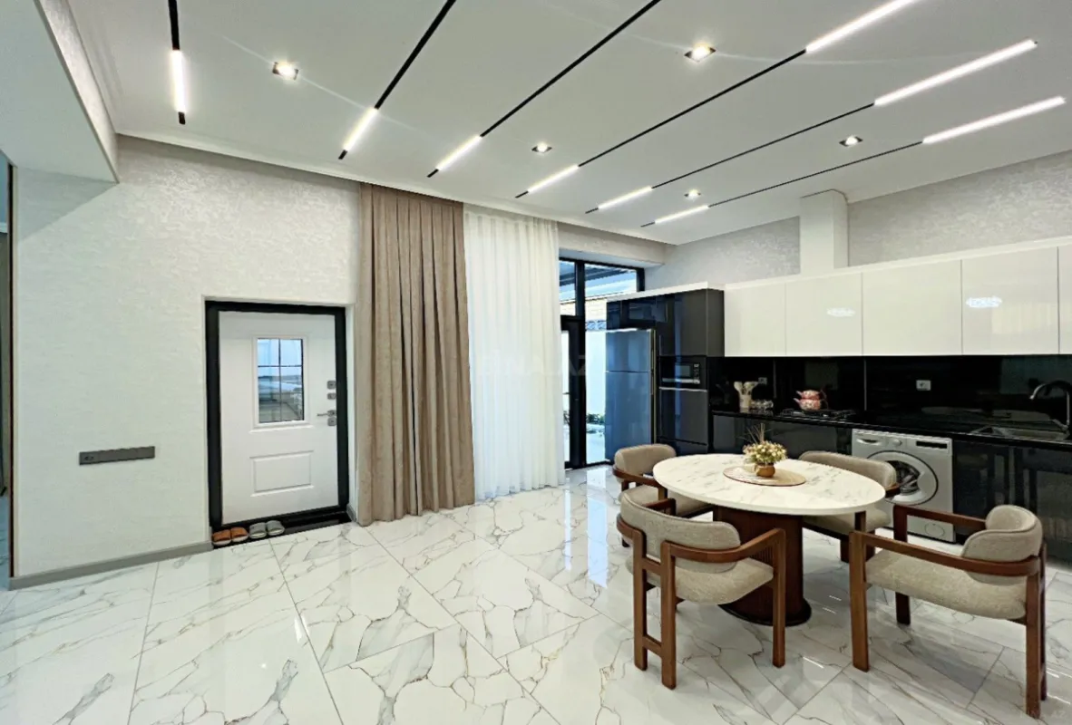 Kirayə verilir 6 otaqlı həyət evi 308 m²