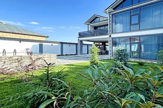 Kirayə verilir 6 otaqlı həyət evi 308 m²