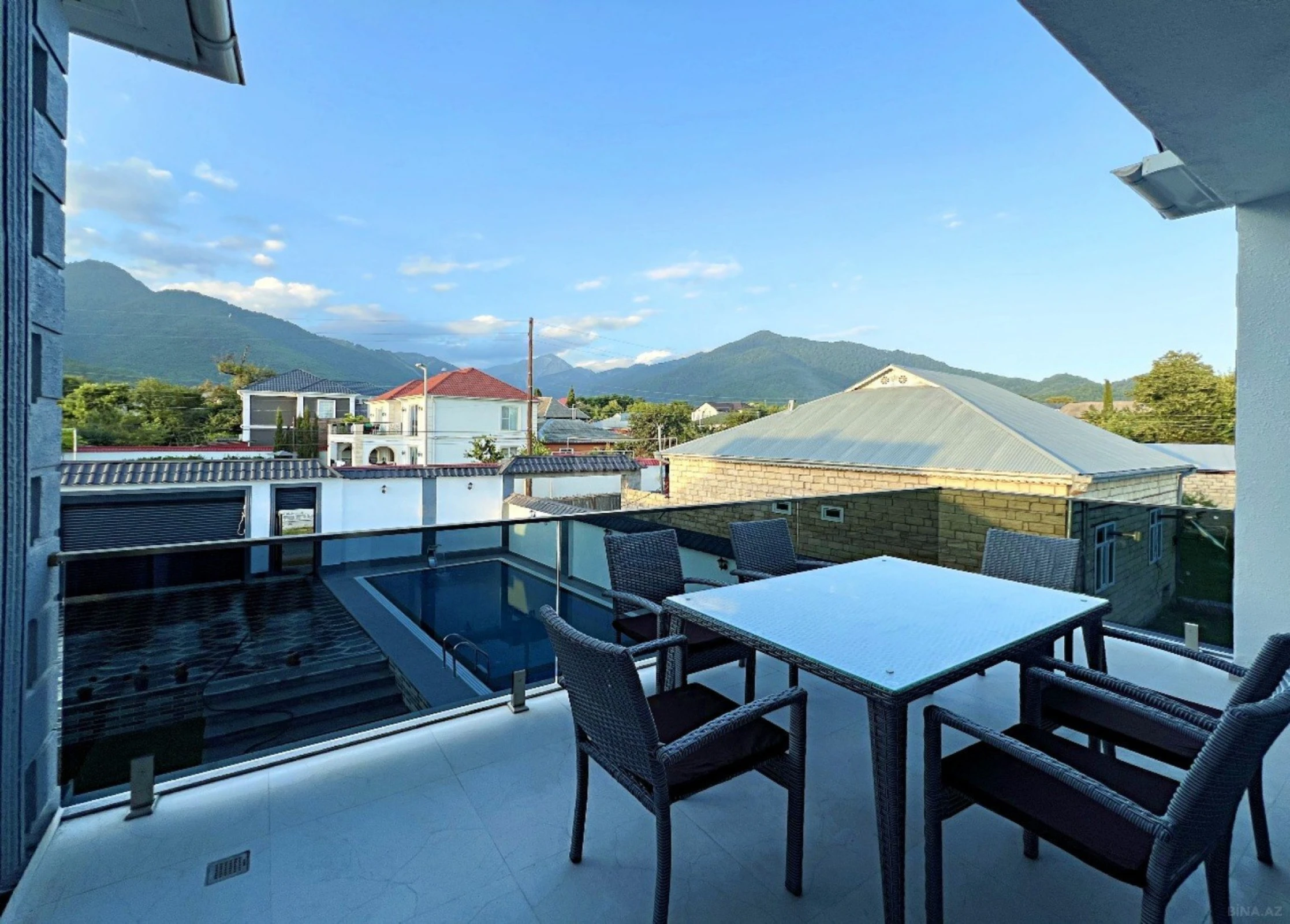 Kirayə verilir 6 otaqlı həyət evi 308 m²