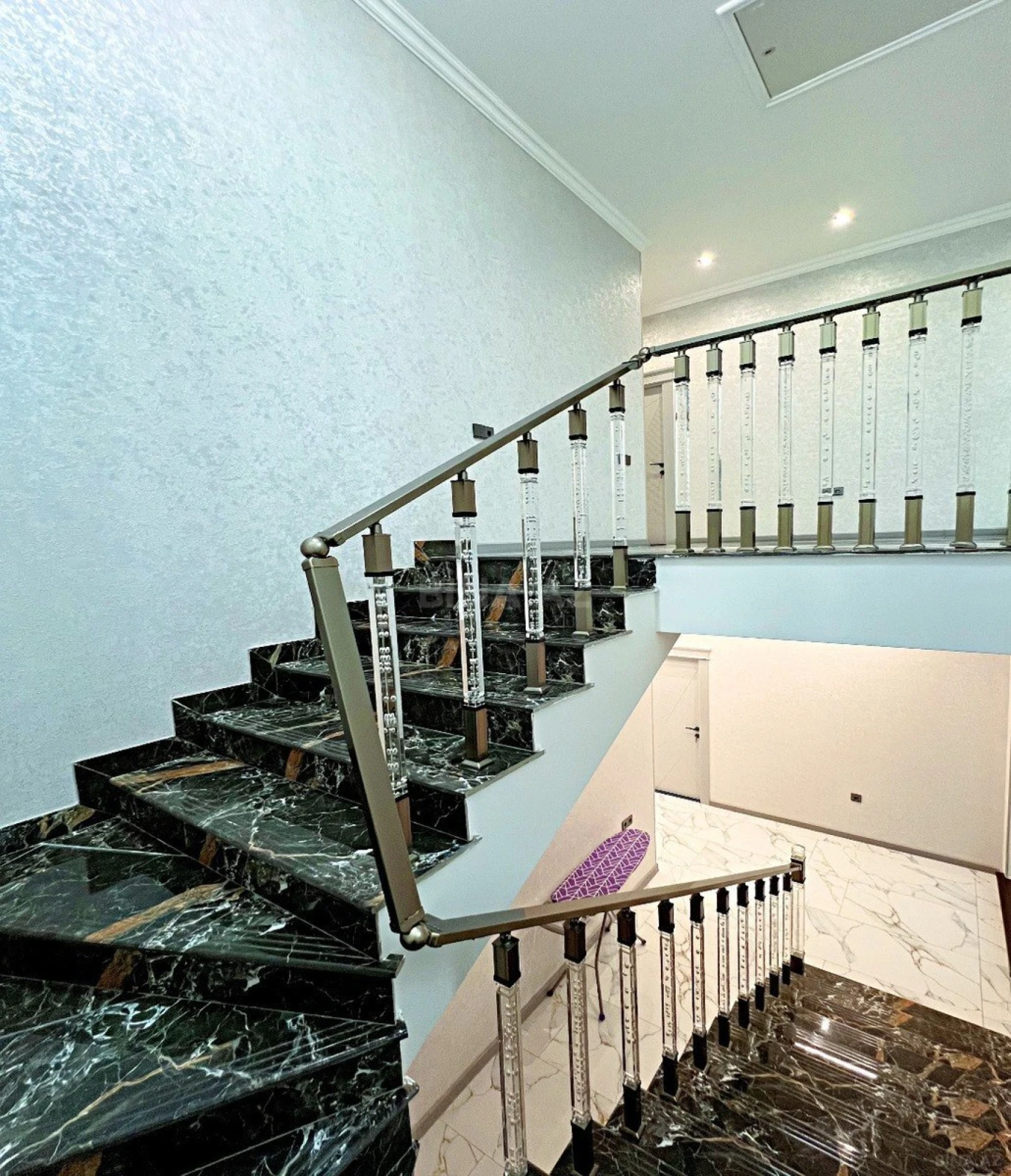 Kirayə verilir 6 otaqlı həyət evi 308 m²