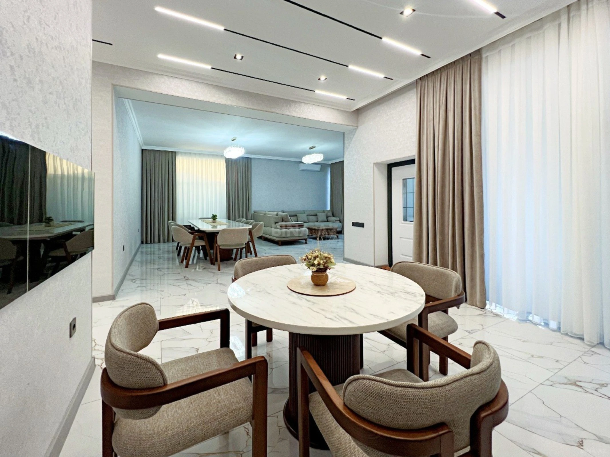 Kirayə verilir 6 otaqlı həyət evi 308 m²