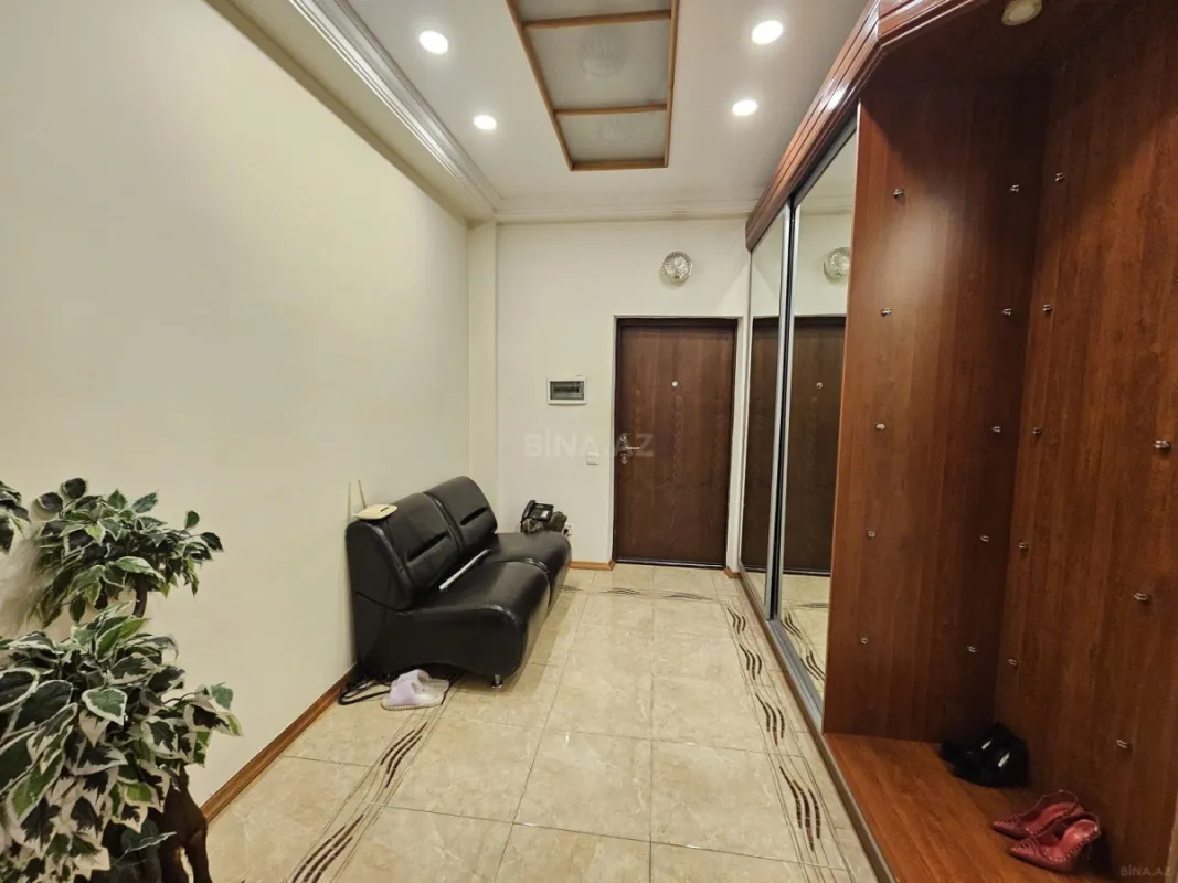 Satılır 3 otaqlı mənzil 150 m²