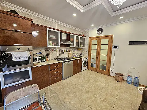 Satılır 3 otaqlı mənzil 150 m² — Bakı 3 otaq 150.00 m²
