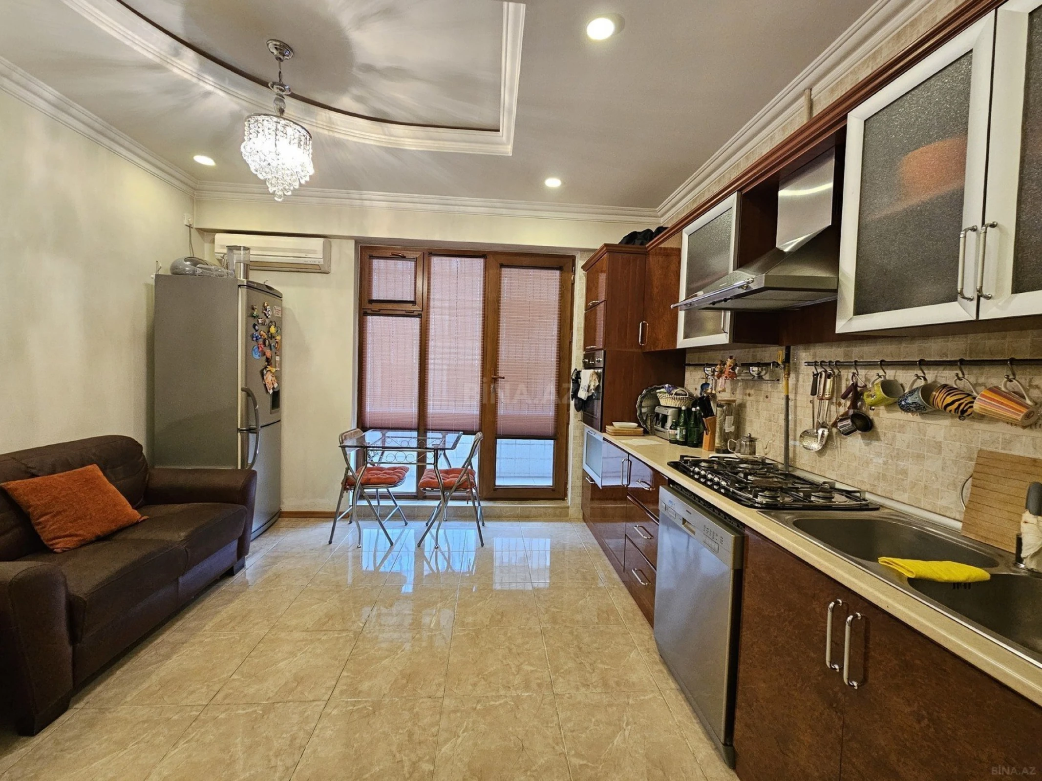 Satılır 3 otaqlı mənzil 150 m²