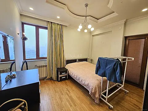 Satılır 3 otaqlı mənzil 150 m²