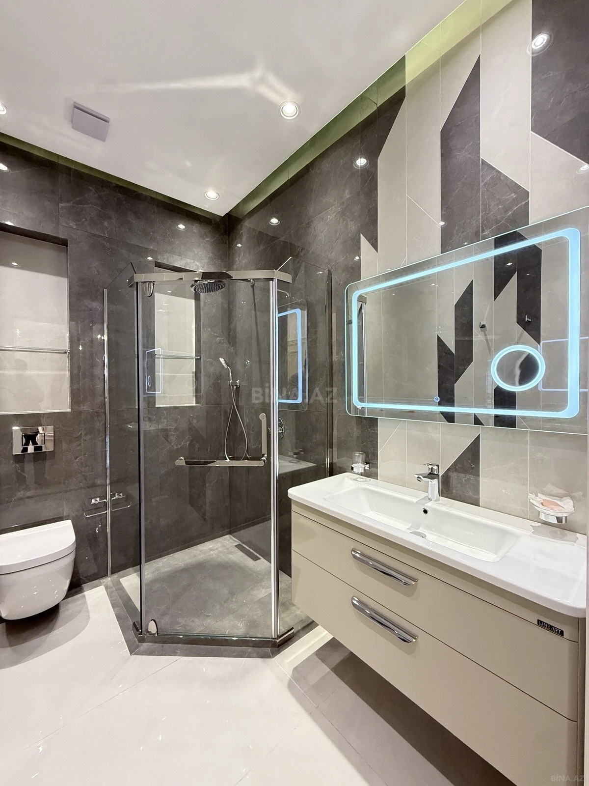 Satılır 5 otaqlı həyət evi 300 m²