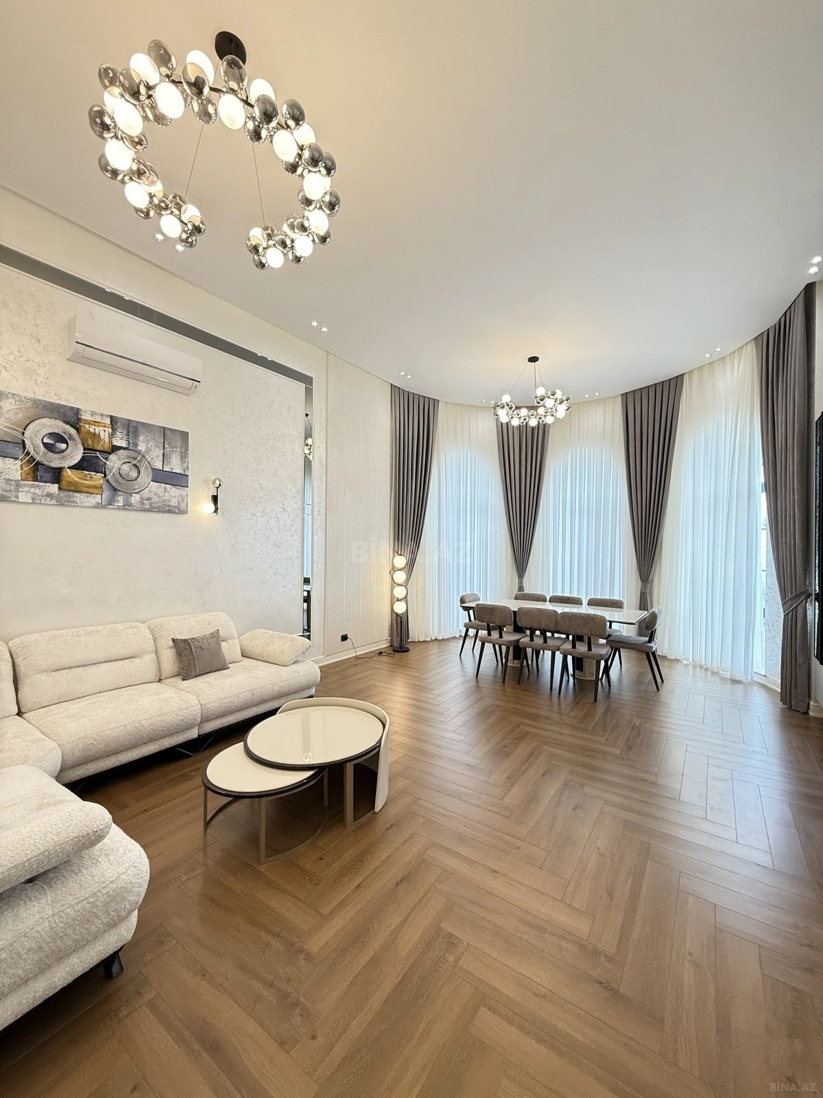 Satılır 5 otaqlı həyət evi 300 m²