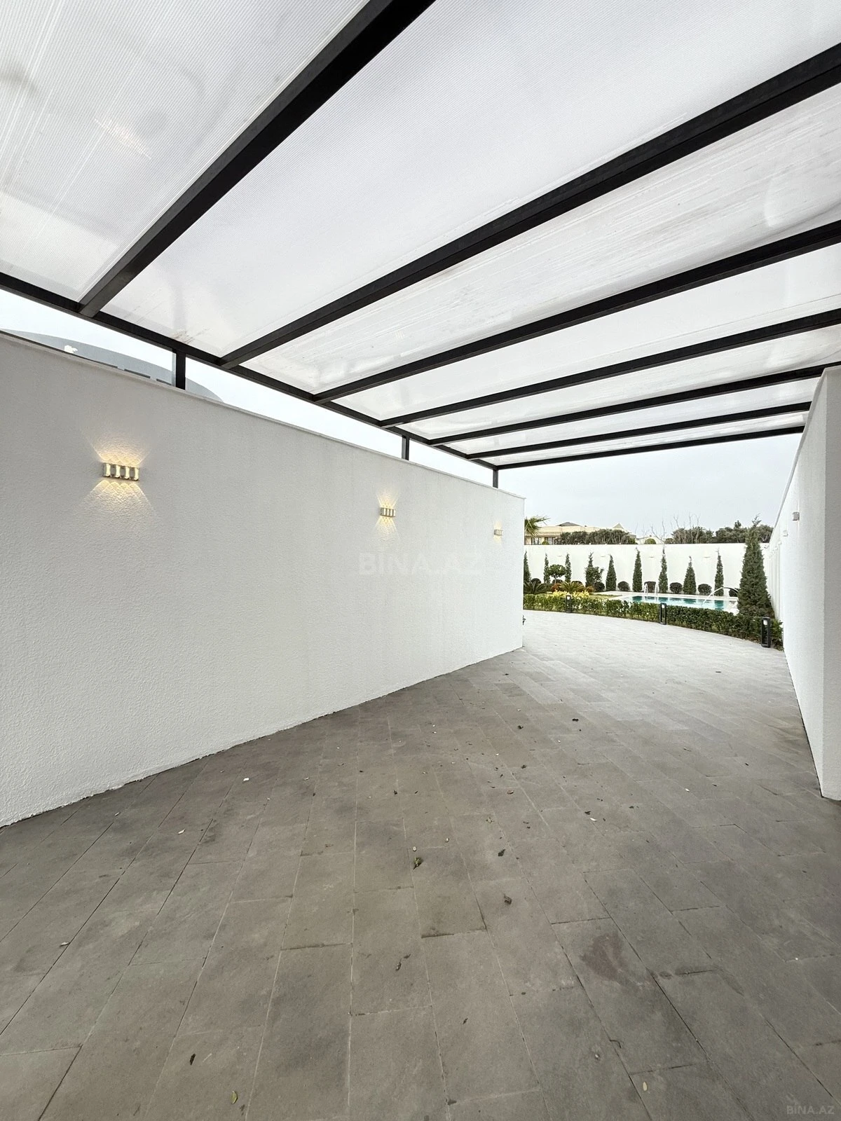 Satılır 5 otaqlı həyət evi 300 m²