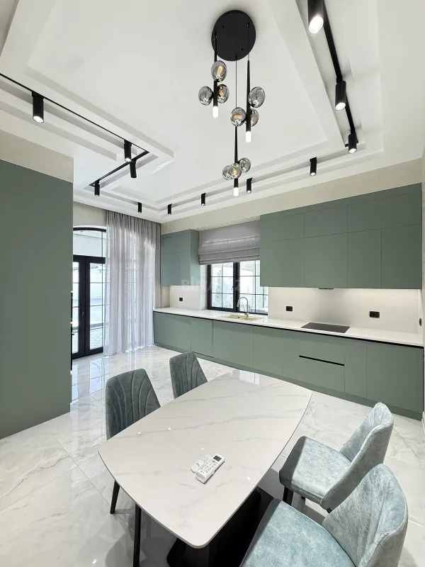 Satılır 5 otaqlı həyət evi 300 m²