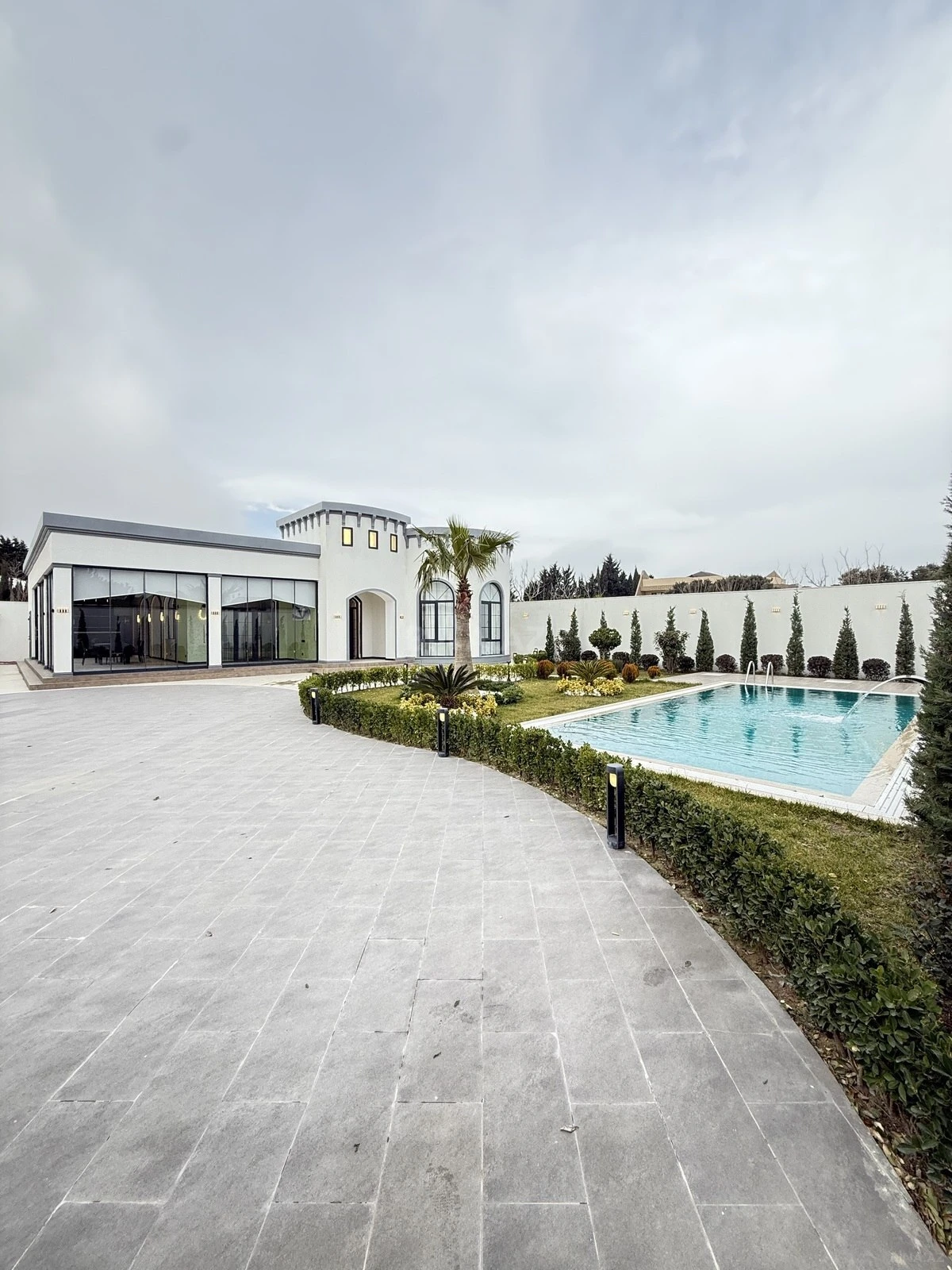 Satılır 5 otaqlı həyət evi 300 m²