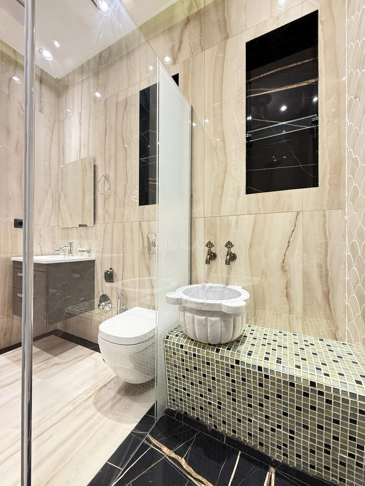 Satılır 5 otaqlı həyət evi 300 m²