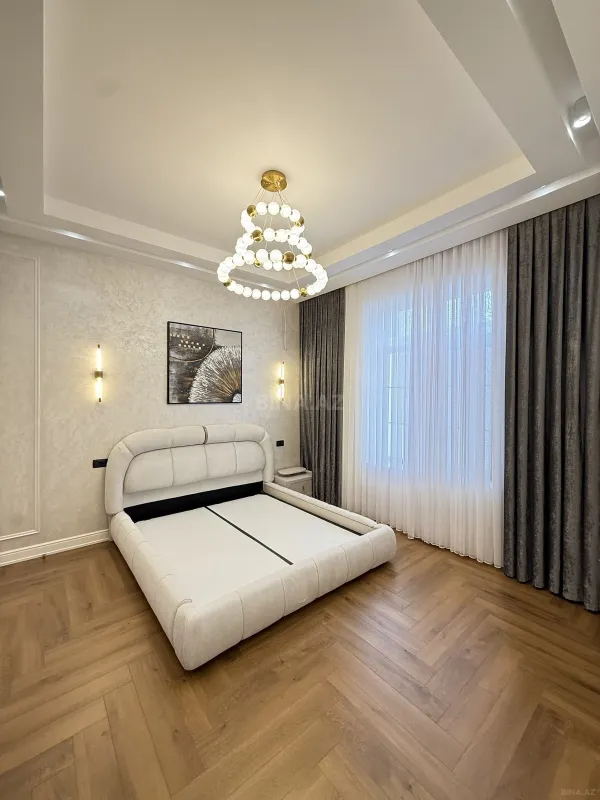 Satılır 5 otaqlı həyət evi 300 m²