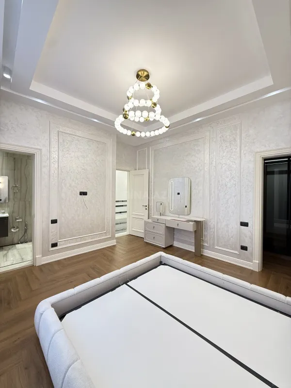 Satılır 5 otaqlı həyət evi 300 m²