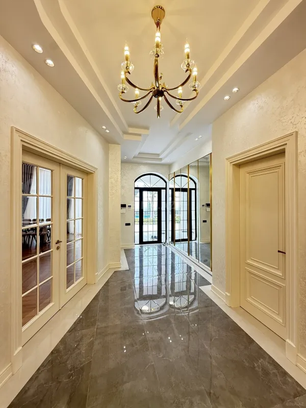 Satılır 5 otaqlı həyət evi 300 m²