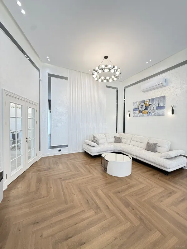 Satılır 5 otaqlı həyət evi 300 m²