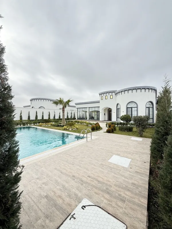 Satılır 5 otaqlı həyət evi 300 m²