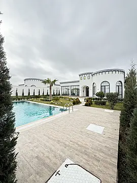 Satılır 5 otaqlı həyət evi 300 m²