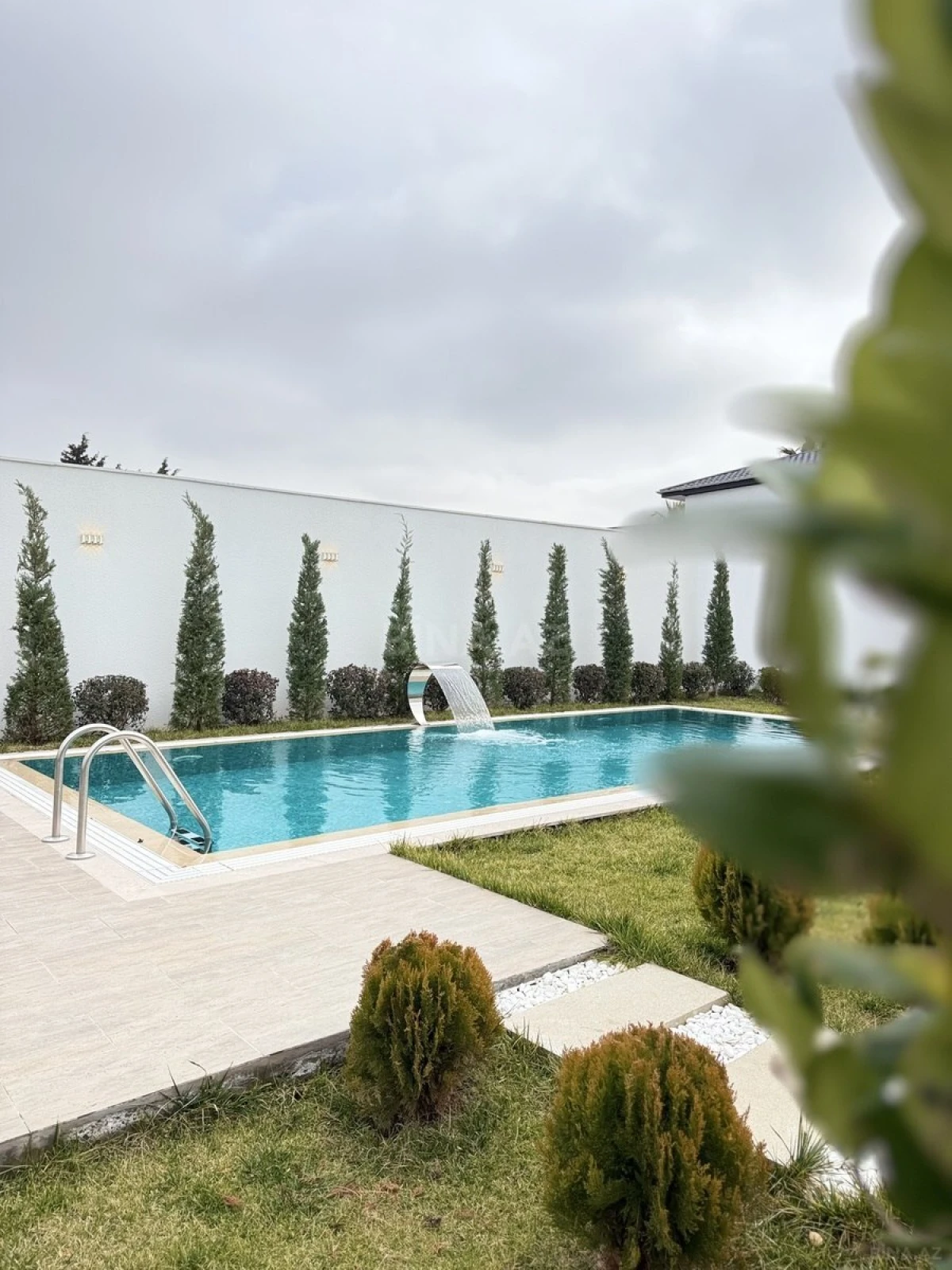 Satılır 5 otaqlı həyət evi 300 m²