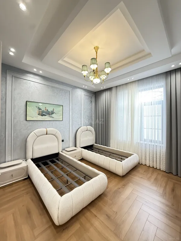 Satılır 5 otaqlı həyət evi 300 m²