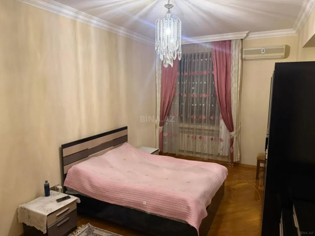Satılır 4 otaqlı mənzil 212 m²