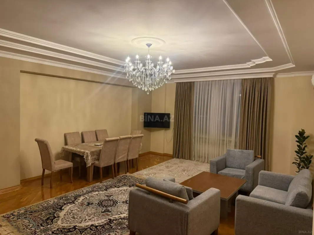 Satılır 4 otaqlı mənzil 212 m²