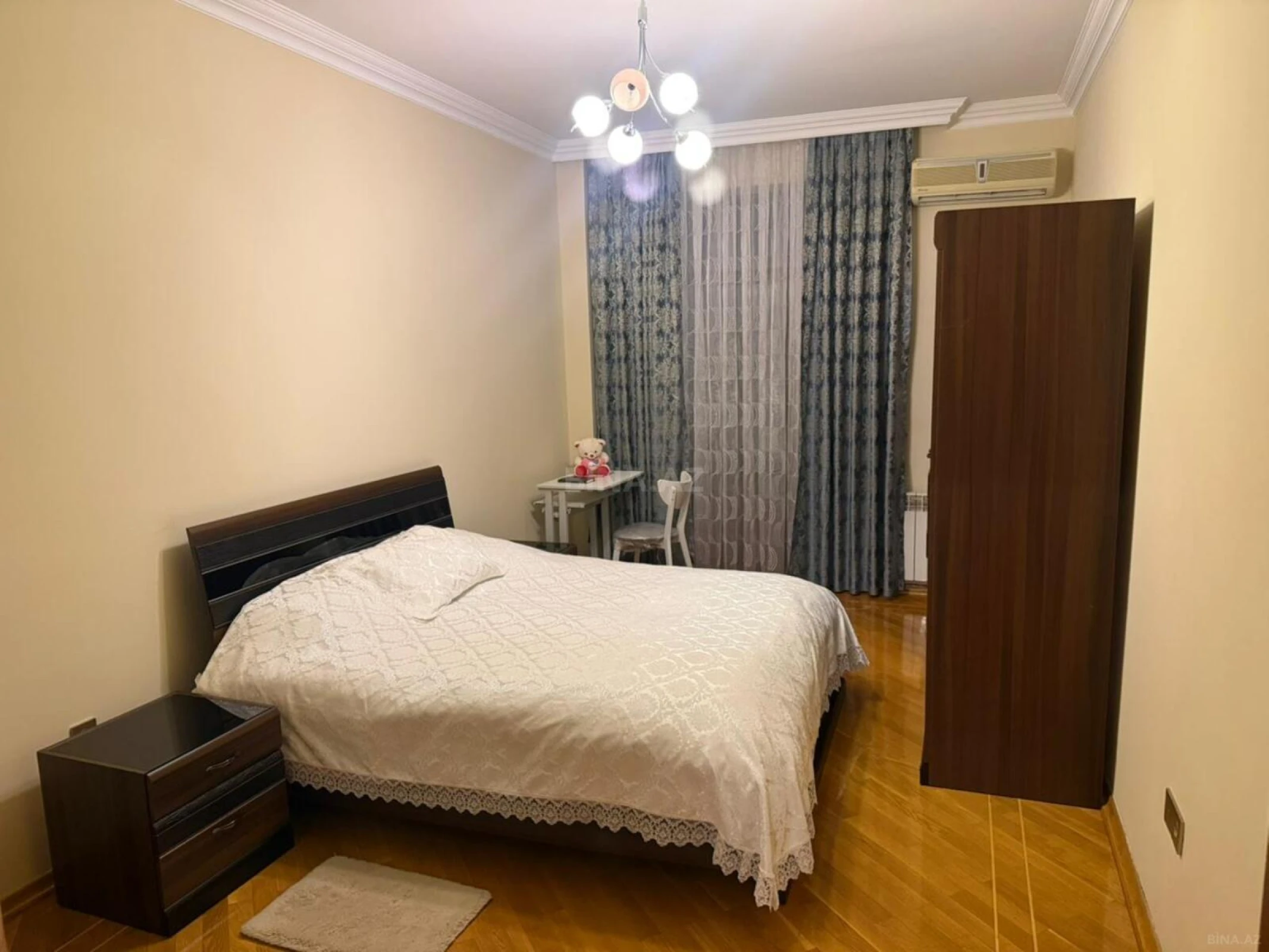 Satılır 4 otaqlı mənzil 212 m²