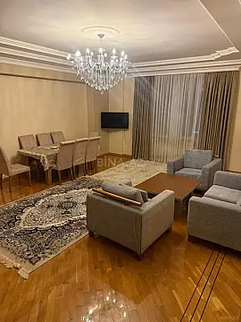 Satılır 4 otaqlı mənzil 212 m²