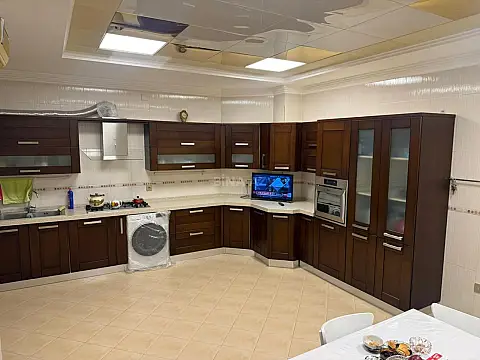 Satılır 4 otaqlı mənzil 212 m²