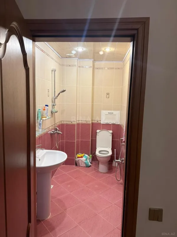 Satılır 4 otaqlı mənzil 212 m²