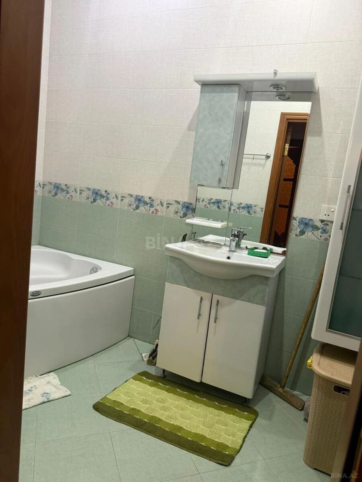 Satılır 4 otaqlı mənzil 212 m²