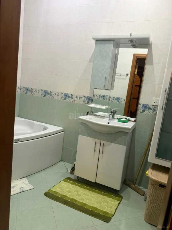 Satılır 4 otaqlı mənzil 212 m²