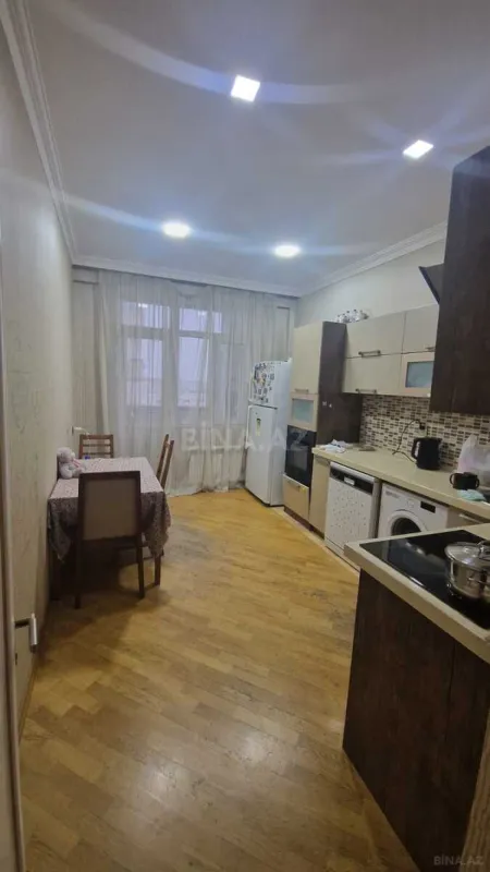 Satılır 3 otaqlı mənzil 106 m²